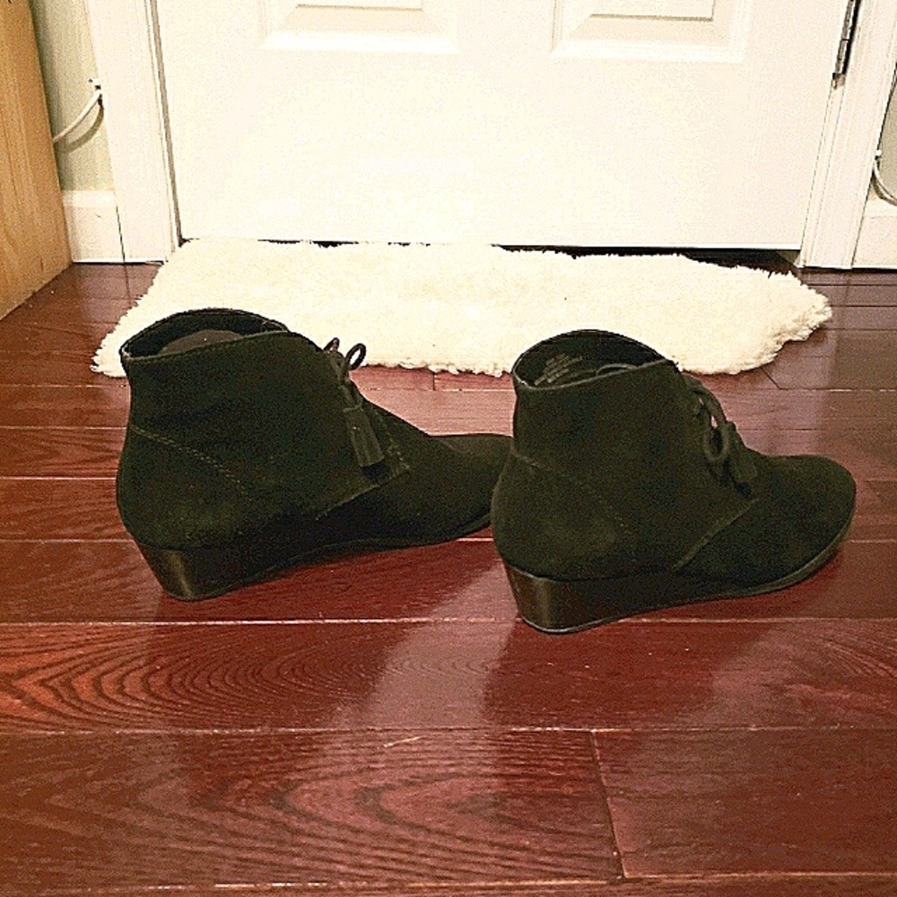 Suede Crown Vintage Black Booties